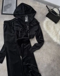 Велюровий костюм у чорному кольорі