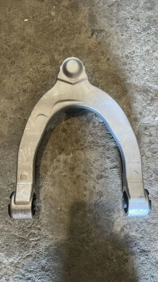 Ричаг верхній передній (підкова) Аналог LH / RH на Tesla M3, MY 2