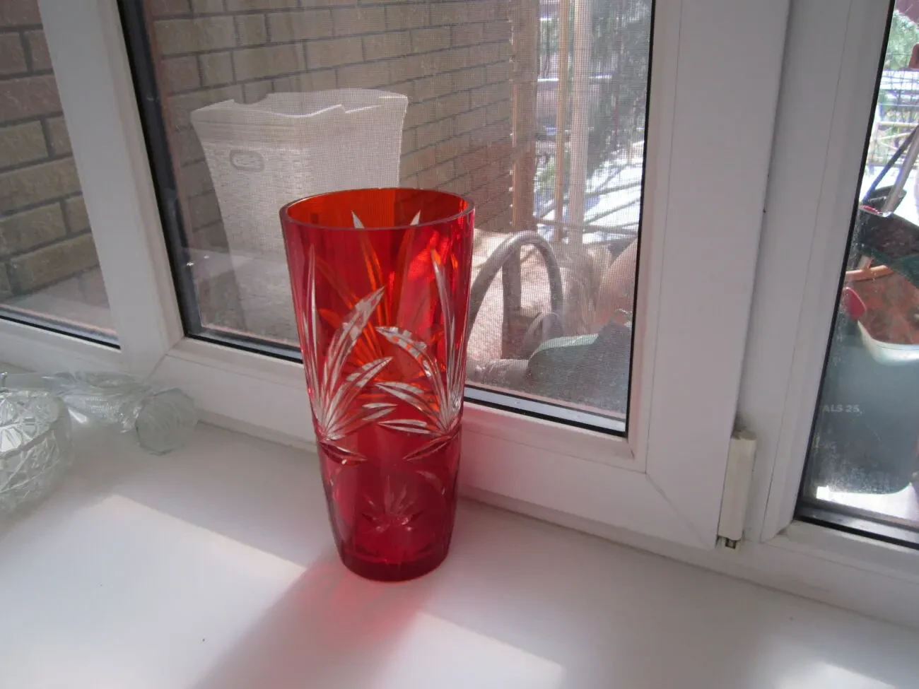 Советская ваза из рубинового стекла Лилия 10