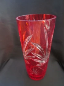 Советская ваза из рубинового стекла Лилия