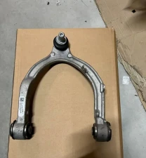Ричаг верхній передній (підкова) LH / RH на Tesla M3, MY
