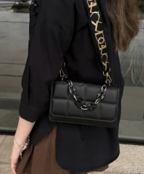 Стильна чорна сумка вафелька