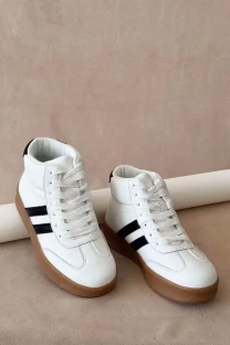 Стильні демісезонні кросівки Stilli у базовому біло-чорному кольорі