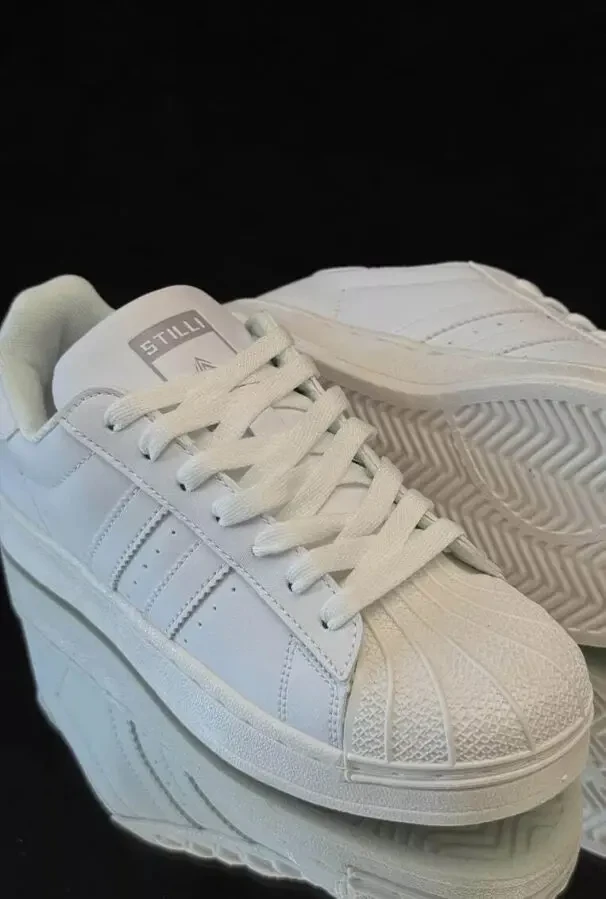 Стильні та комфортні жіночі кросівки Stilli (різні кольори). 8