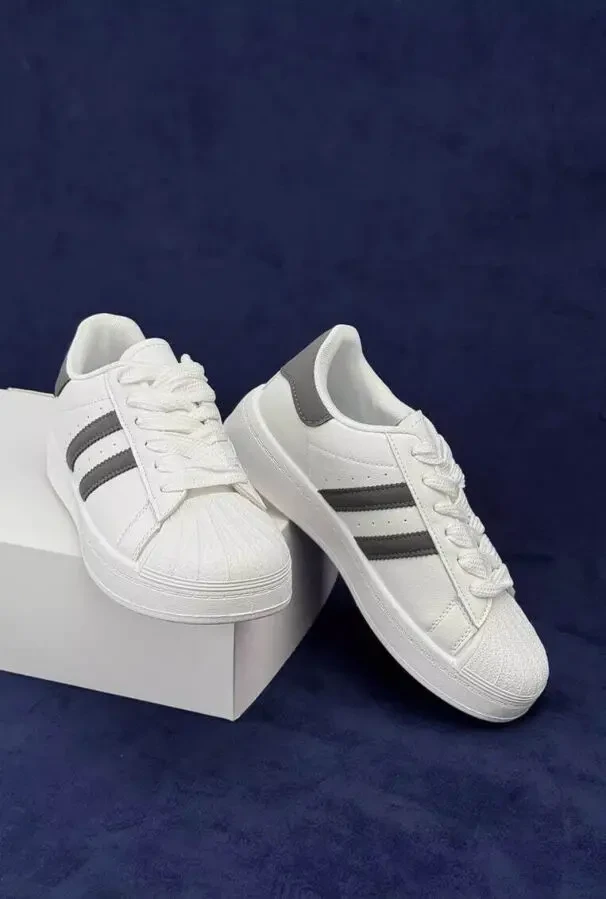 Спортивні демісезонні кросівки Stilli з триколірним дизайном 5