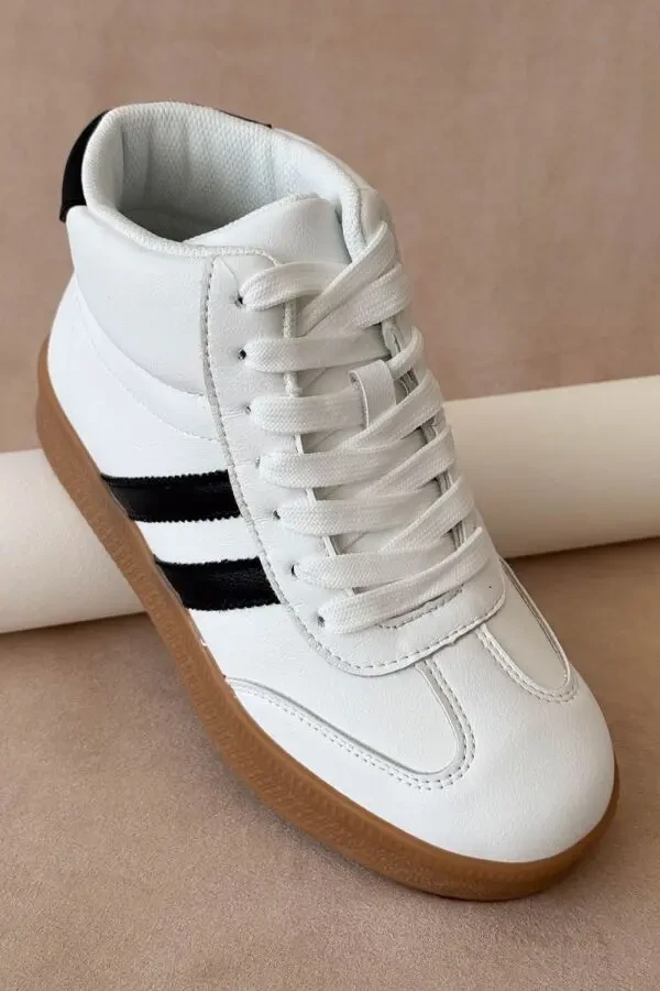 Стильні демісезонні кросівки Stilli у базовому біло-чорному кольорі 2