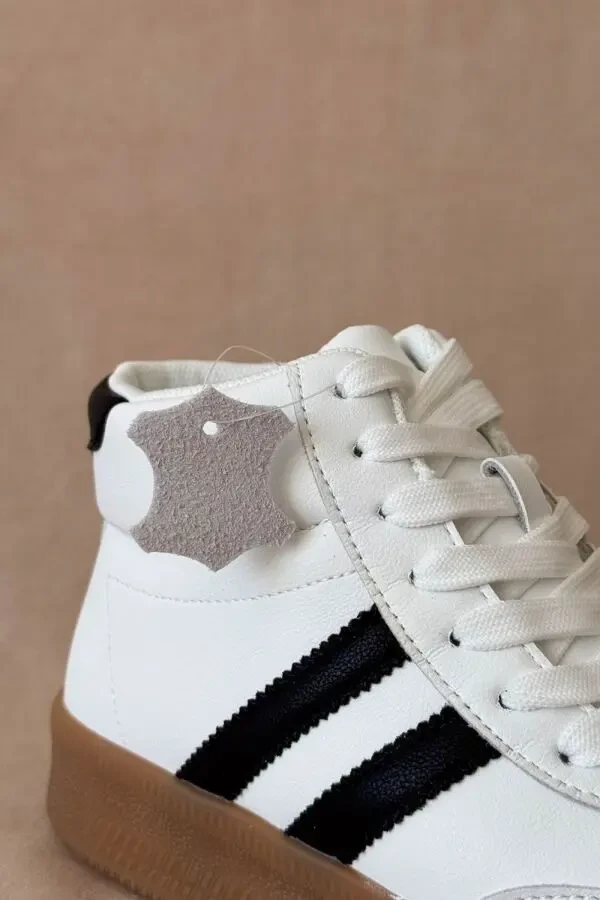 Стильні демісезонні кросівки Stilli у базовому біло-чорному кольорі 5