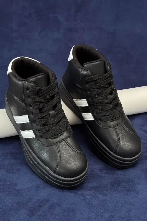 Стильні демісезонні кросівки Stilli у чорно-білому кольорі