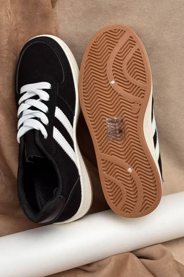 Стильні та практичні жіночі кросівки Stilli 5