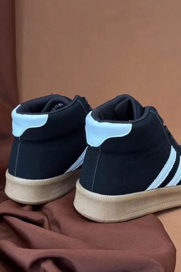 Стильні демісезонні кросівки Stilli у чорно-білому кольорі. 3