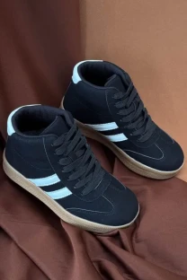 Стильні демісезонні кросівки Stilli у чорно-білому кольорі.