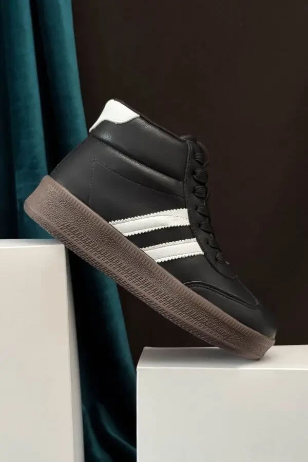 Стильні демісезонні кросівки Stilli у чорно-білому кольорі. 5