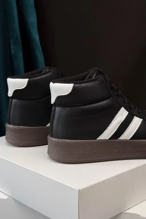 Стильні демісезонні кросівки Stilli у чорно-білому кольорі. 3