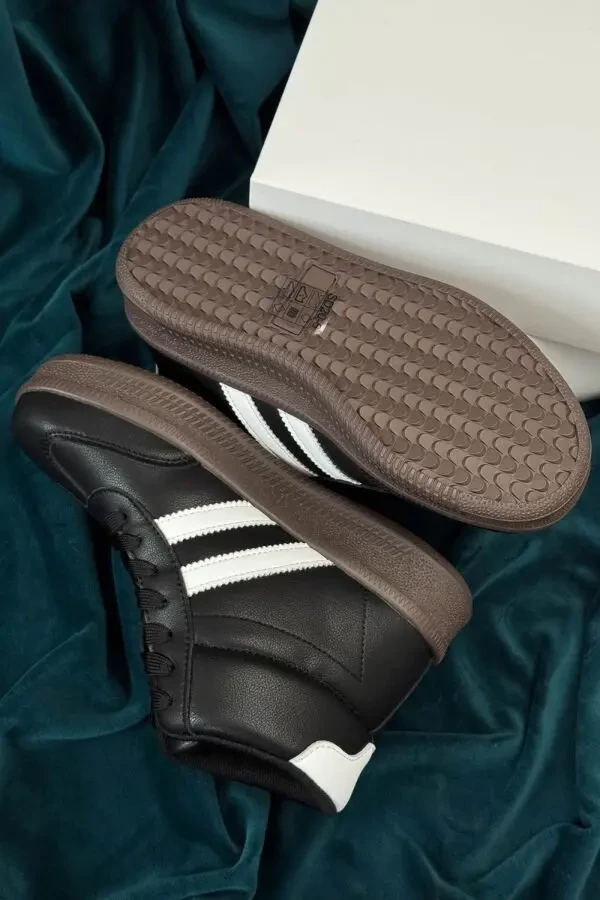 Стильні демісезонні кросівки Stilli у чорно-білому кольорі. 4