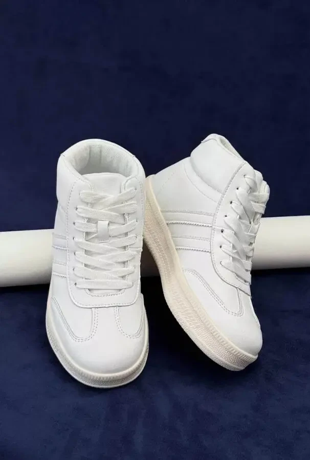 Стильні демісезонні кросівки Stilli у базових кольорах. 4