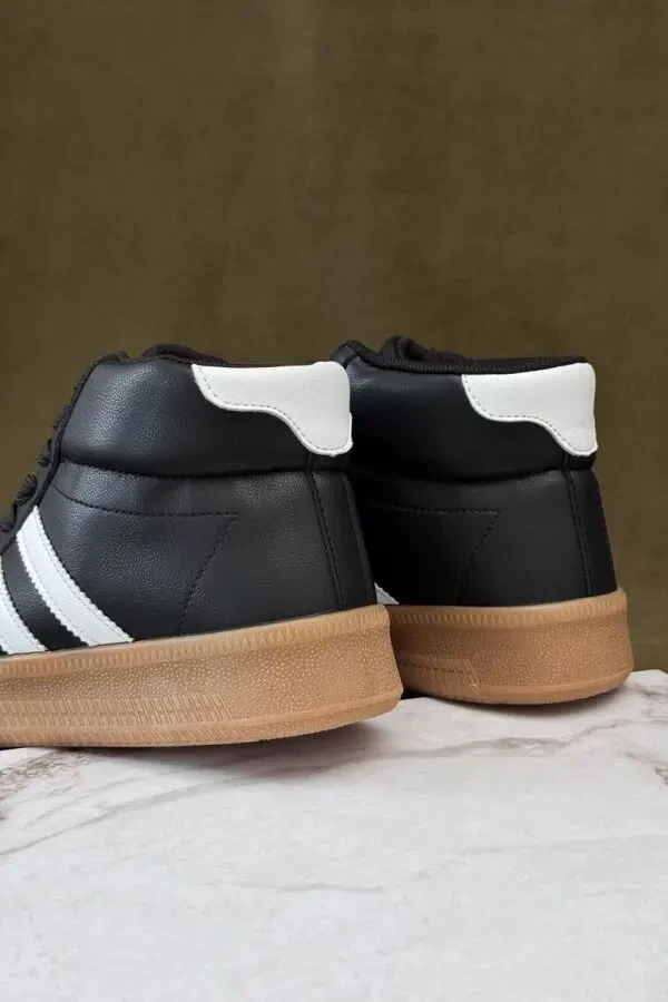 Стильні демісезонні кросівки Stilli у чорно-білому кольорі. 3