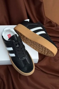 Стильні демісезонні кросівки Stilli у чорно-бежевому кольорі.