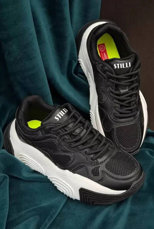 Ніжні та стильні жіночі кросівки Stilli у бежевому кольорі. 2