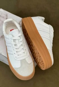 Трендові демісезонні кросівки Stilli на комфортній платформі.