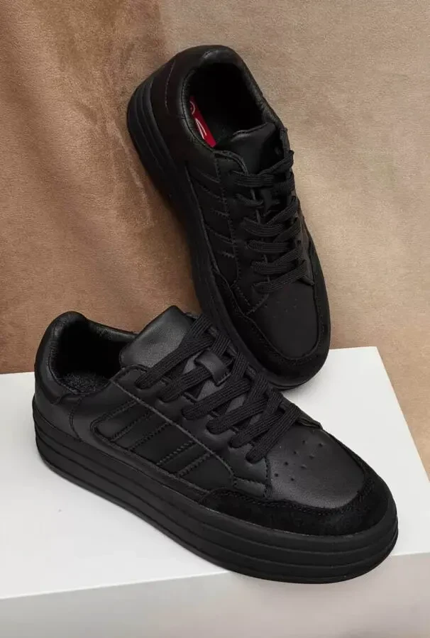 Класичні демісезонні кросівки Stilli у чорному кольорі. 2