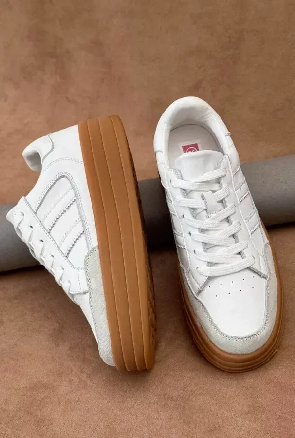 Класичні демісезонні кросівки Stilli у чорному кольорі. 3