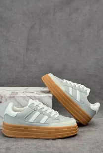 Класичні демісезонні кросівки Stilli у чорному кольорі.