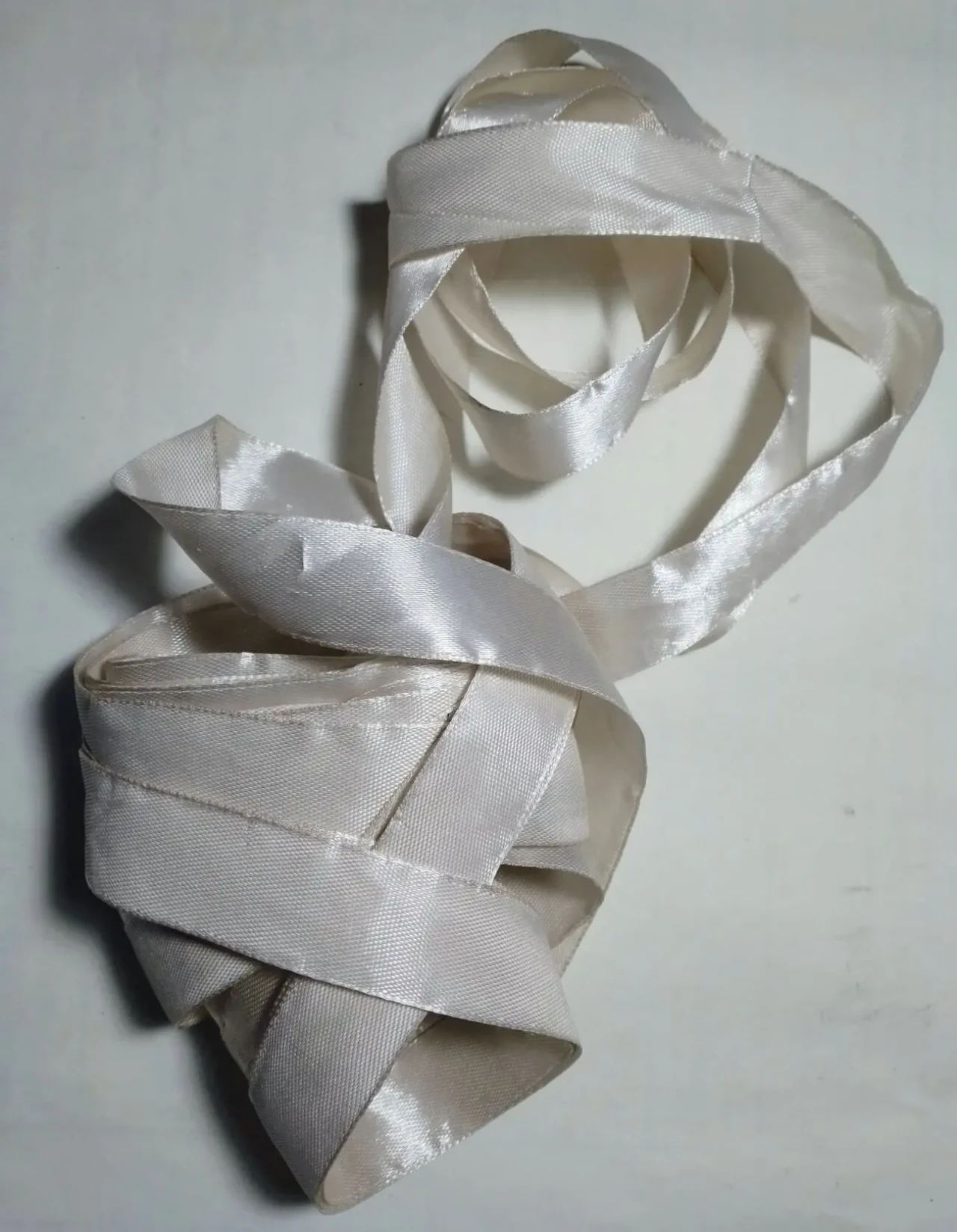 Белая лента тесьма атлас шебби бежевая 8