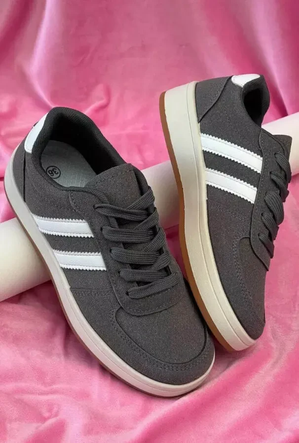 Стильні та легкі жіночі кросівки Stilli у базових відтінках. 2