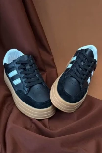 Стильні демісезонні кросівки Stilli у чорно-бежевому поєднанні.