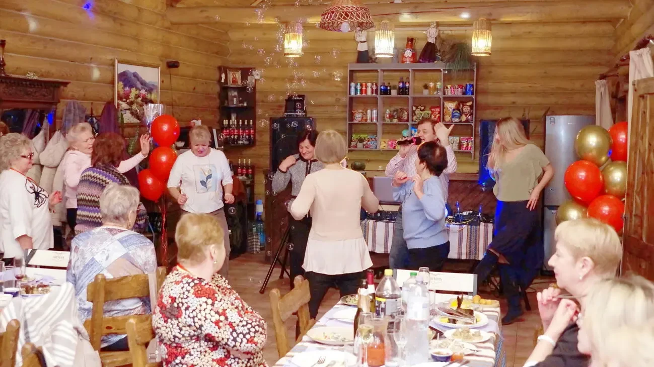 Ведущий,ди-джей, вокалист, баяянист, фотограф 3