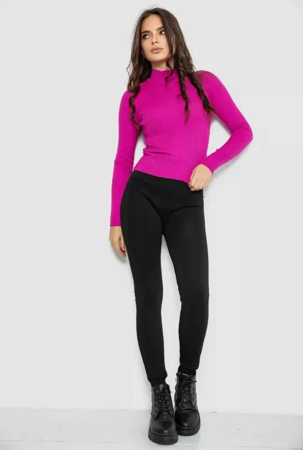 Жіноча водолазка в рубчик - ідеальна база для весняних образів. 6