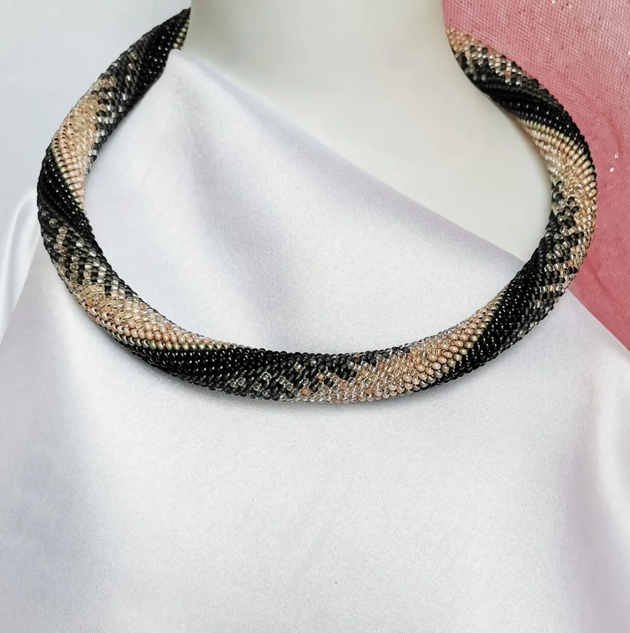 Прикраса із бісеру кольє-джгут Велюр 5