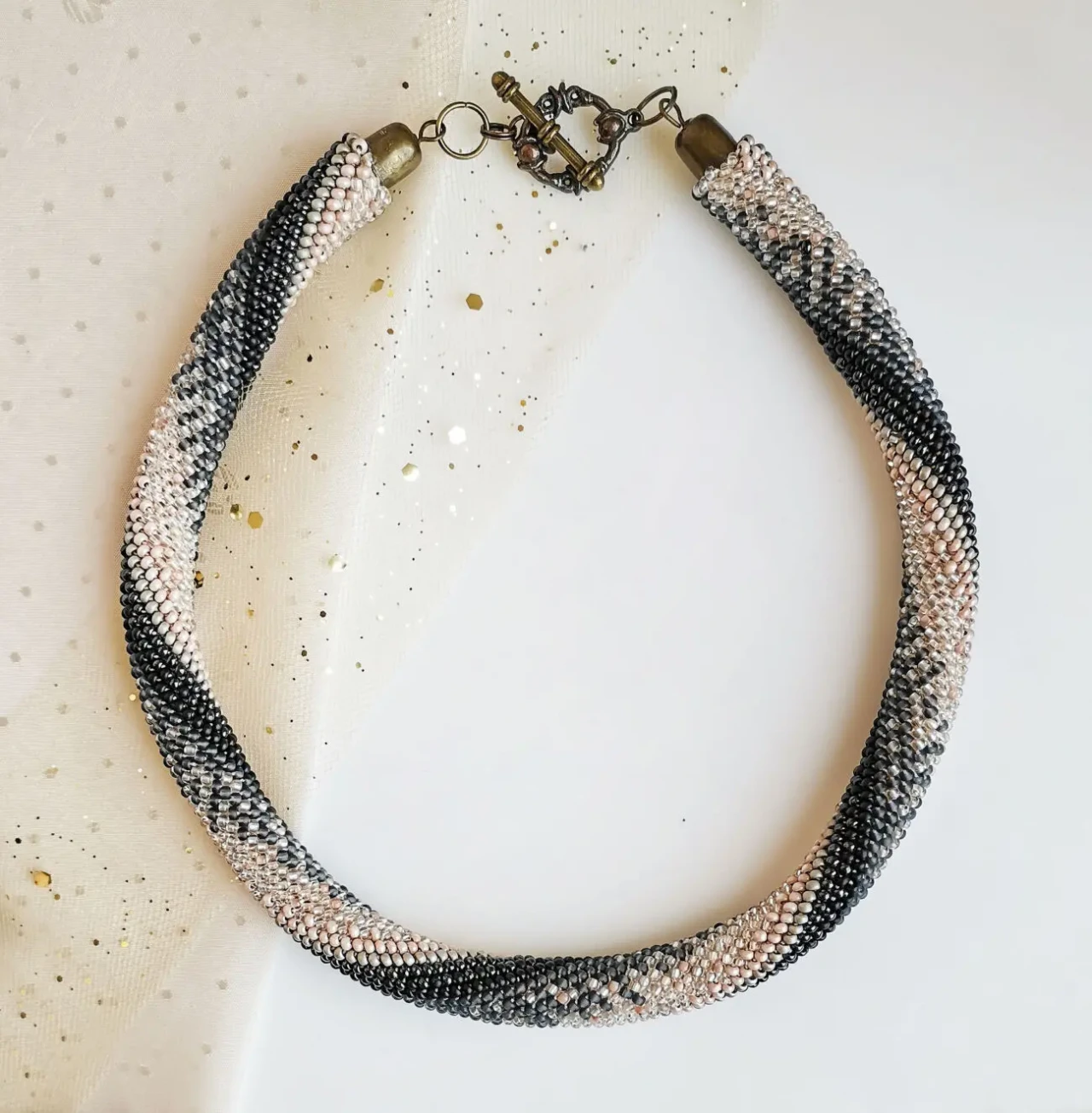 Прикраса із бісеру кольє-джгут Велюр