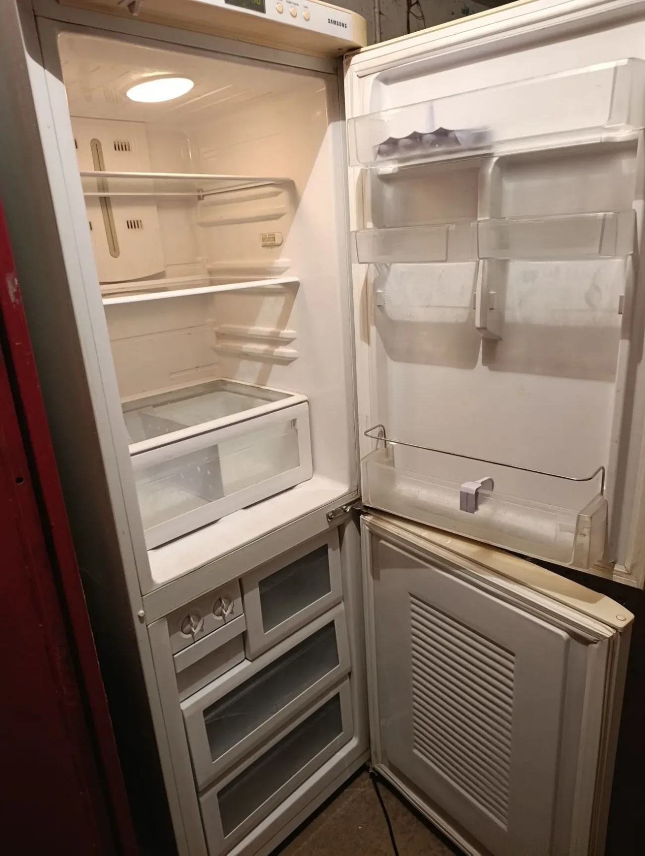 холодильник 2 м SAMAUNG 3