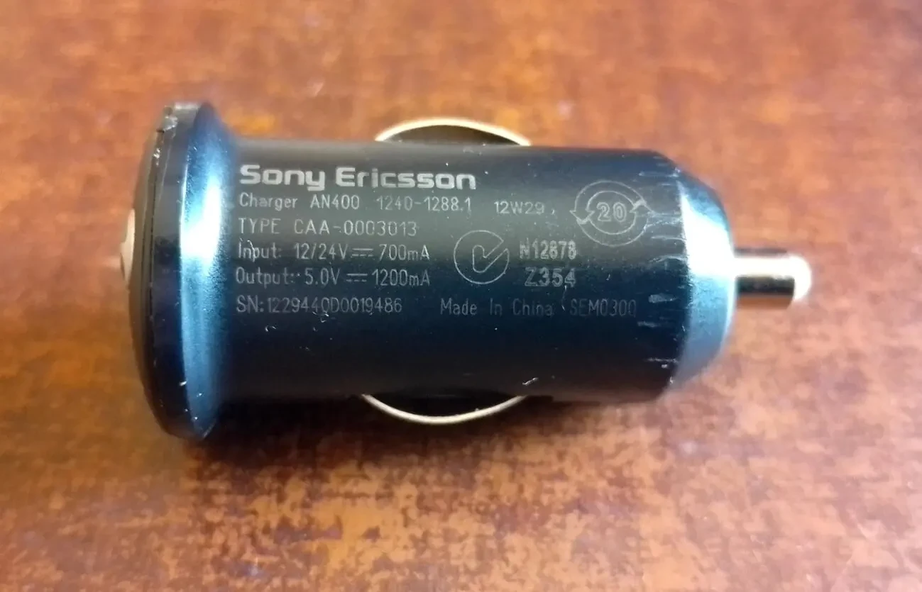 Зарядний автомобільний пристрій Sony 2