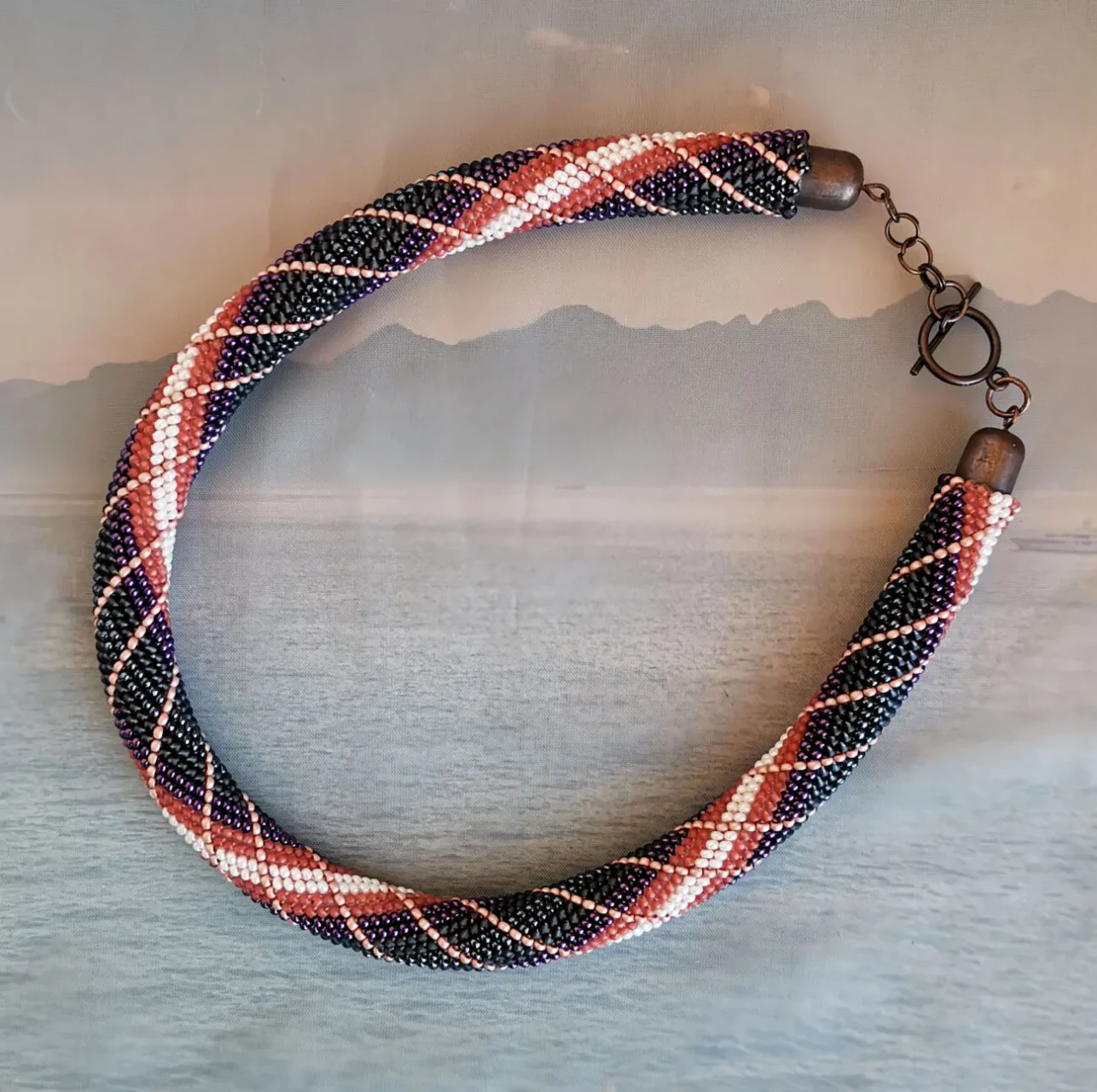 Прикраса із бісеру кольє-джгут Гранатовий танець 3