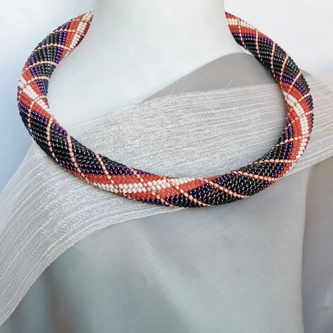 Прикраса із бісеру кольє-джгут Гранатовий танець 6