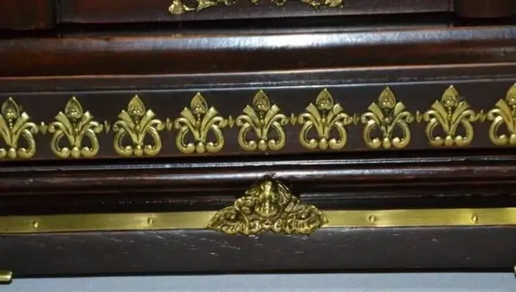 Большие каминные часы 7