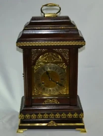 Большие каминные часы