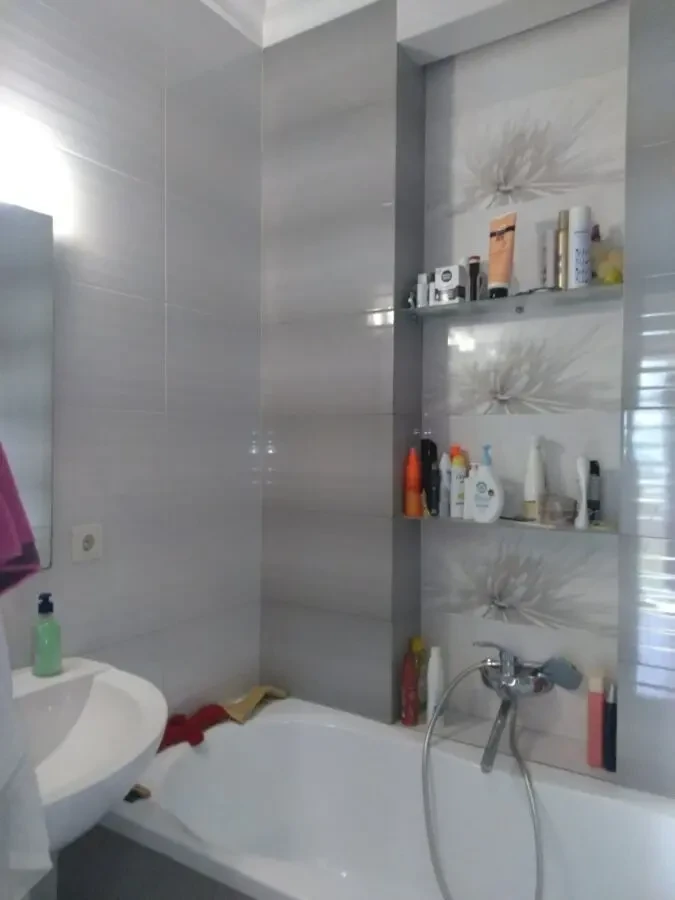 Двухкомнатную квартиру на Таирова 5