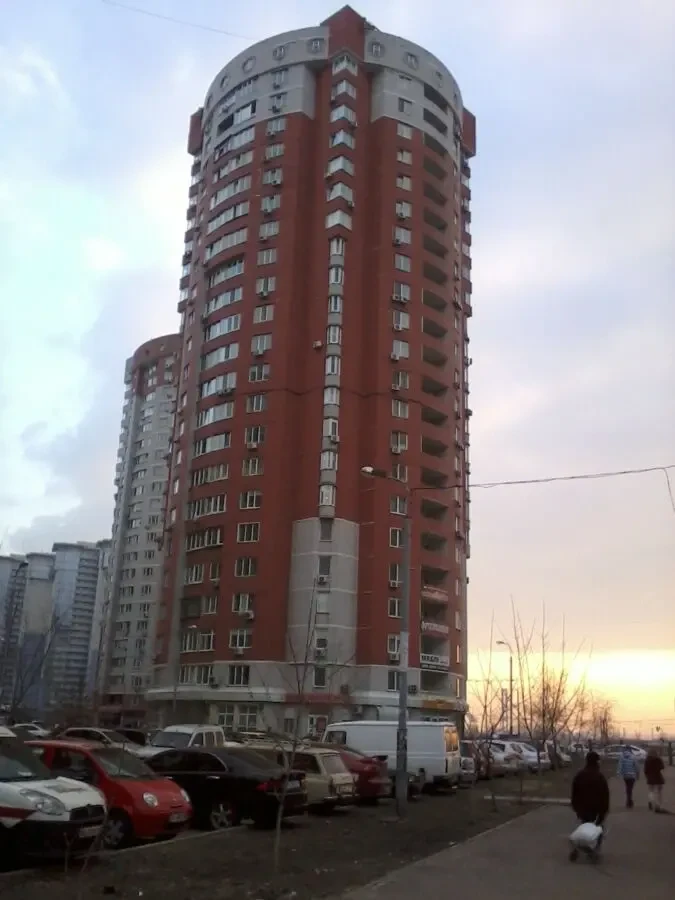 Продам 2 кімнатну квартиру вул. Ахматової 45