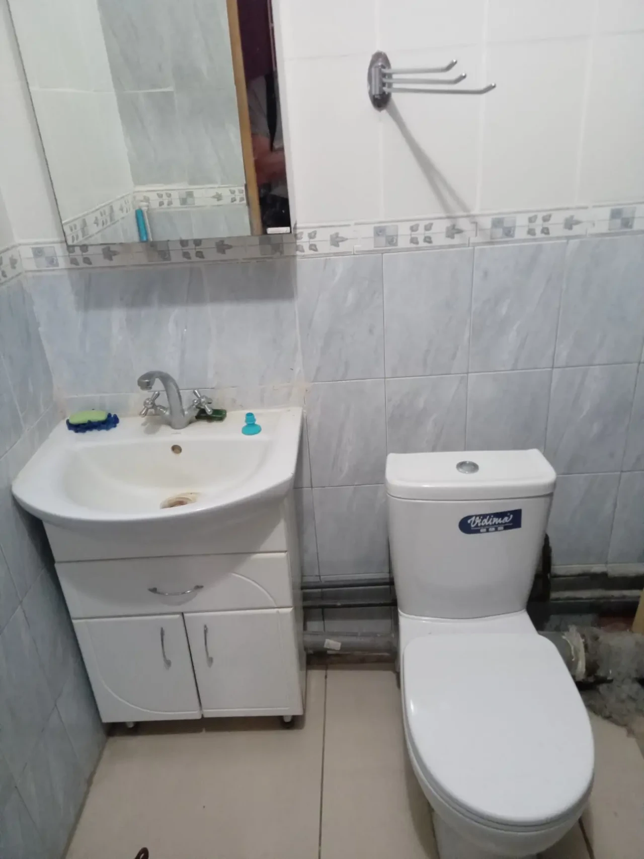 Продам 2 кімнатну квартиру вул. Ахматової 45 4