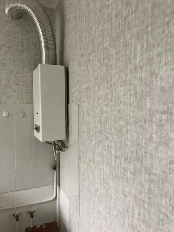 2-комнатная квартира в кирпичном доме после евроремонта на Запорожской 9