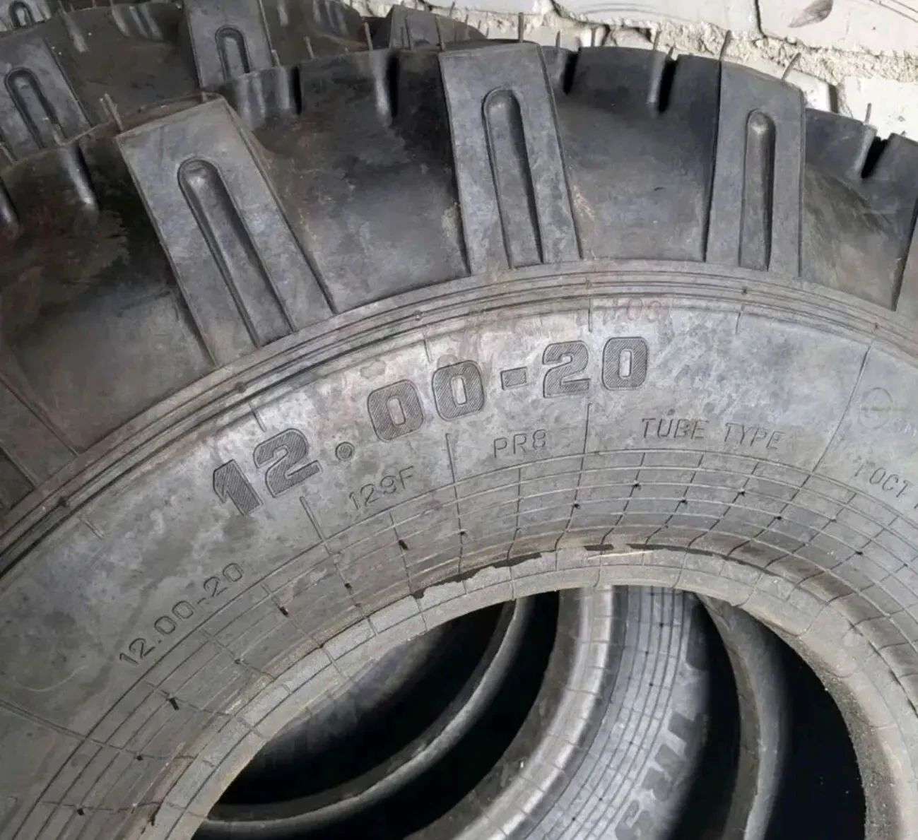 продам шины на ЗИЛ 130/131 2