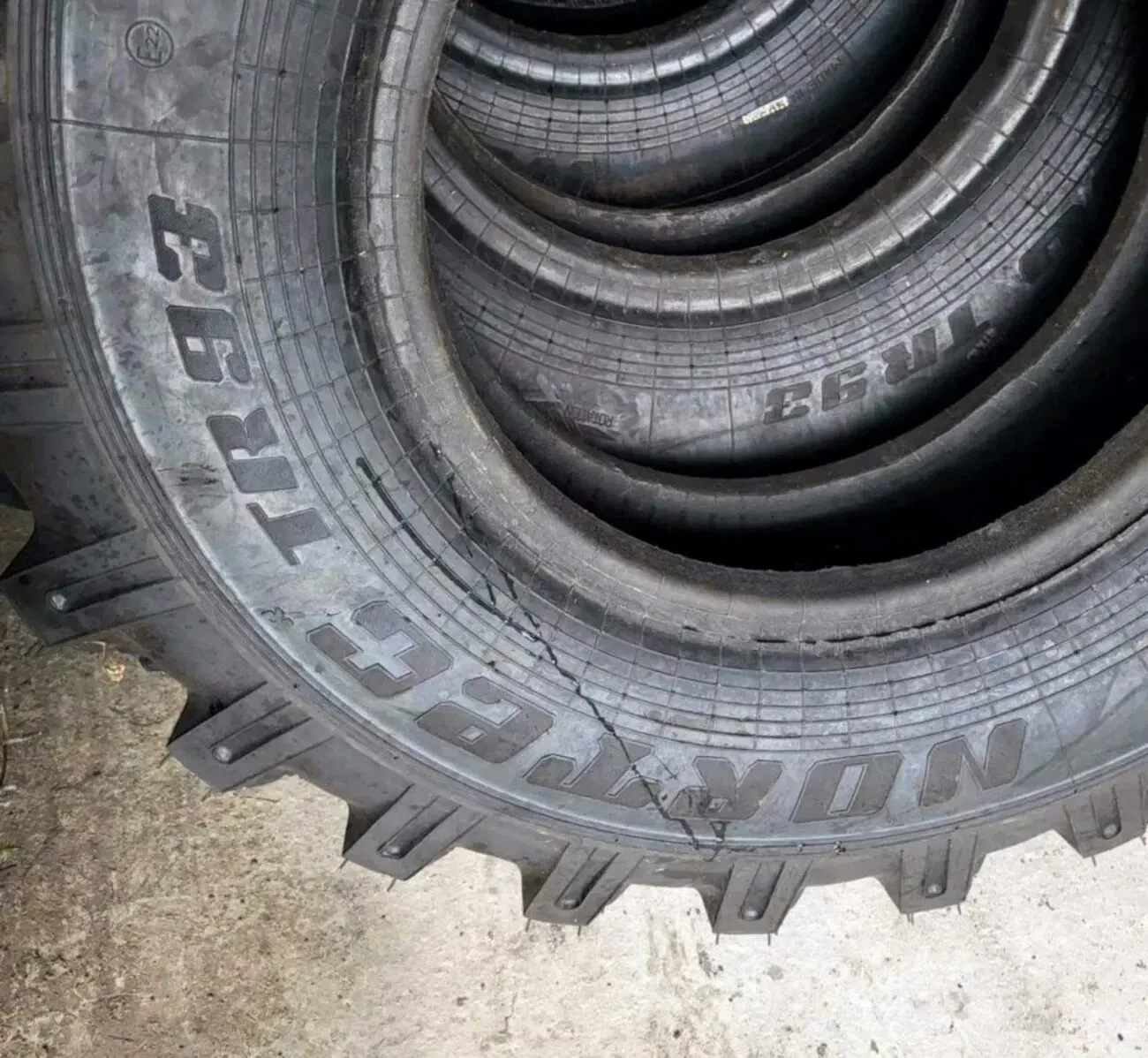 продам шины на ЗИЛ 130/131 4