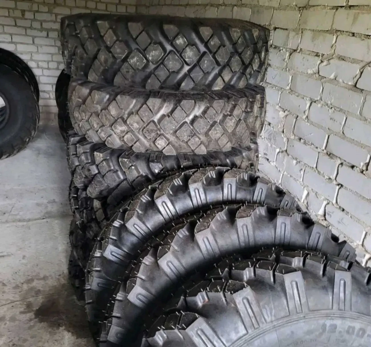 продам шины на ЗИЛ 130/131 5