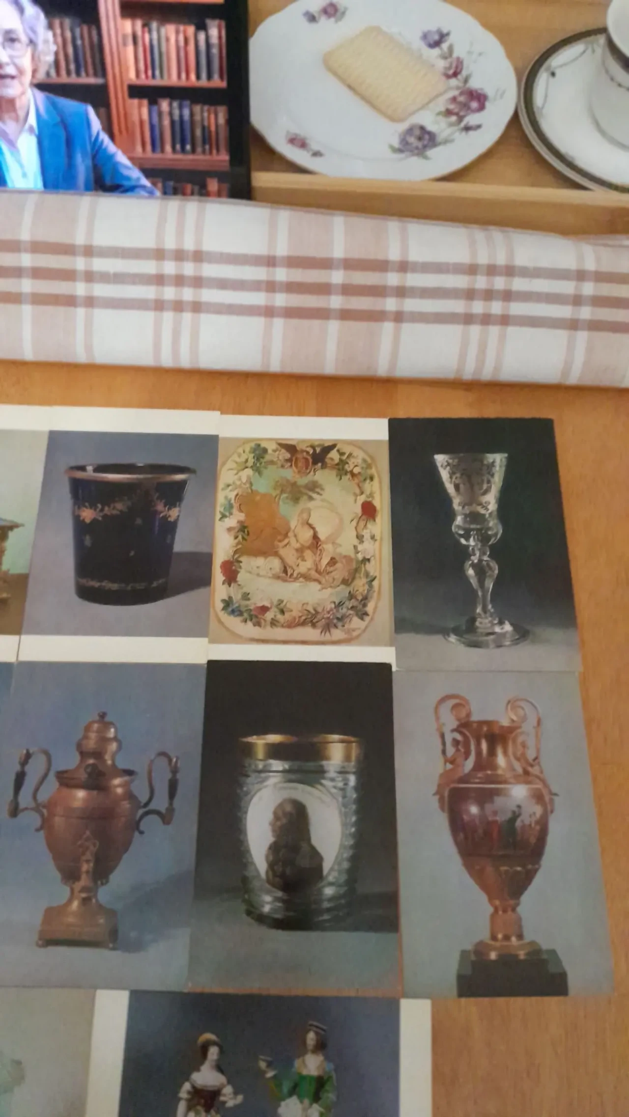 Открытки. Прикладное искусство 18-19 в. Гос. Музей.1975 г. 3