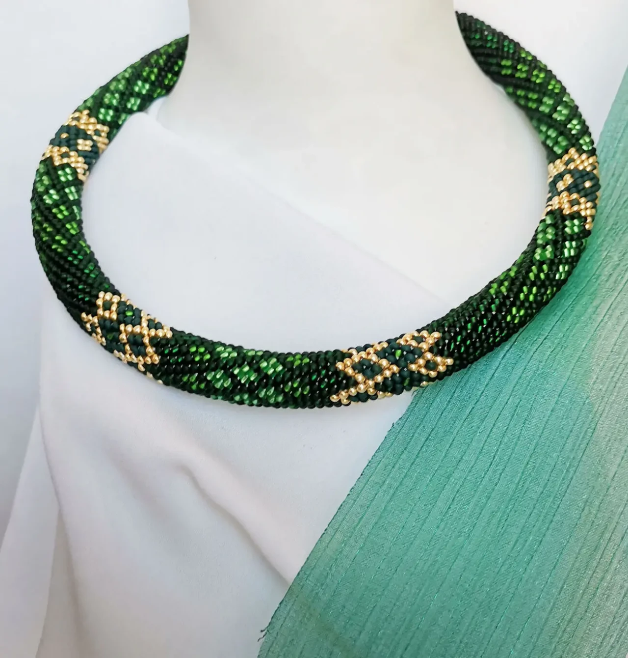 Прикраса із бісеру джгут-кольє Смарагдові чари 7