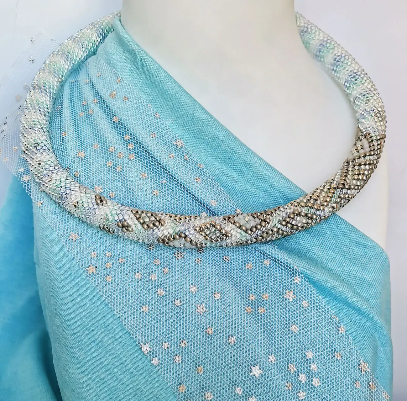 Прикраса із бісеру кольє-джгут Туман 4