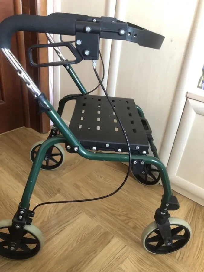 складаний алюмінієвий ходунок роллатор Ovation Soft Seat. 5